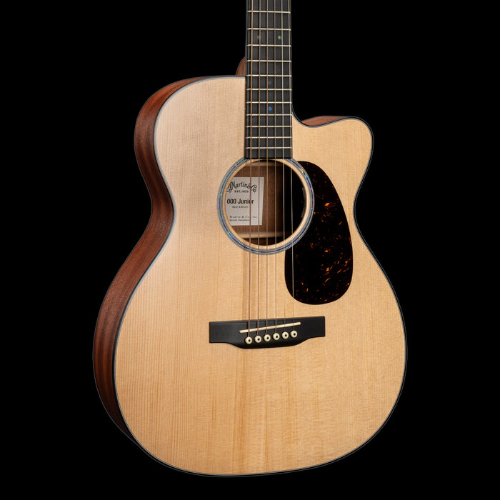Martin 000C Jr E Natural Front Crop Angle