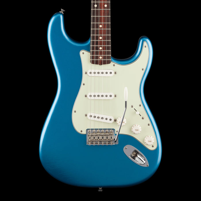 Fender Limited Edition Road Worn '60s Stratocaster Lake Placid Blue Front Crop
