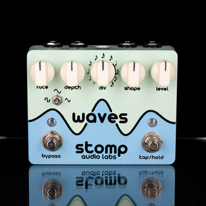 vUsed Stomp Audio Labs Waves Tremolo Pedal With Box