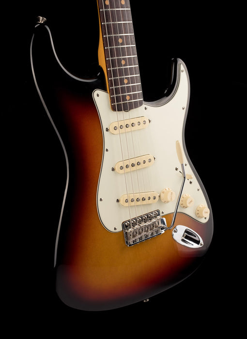 Used Fender American Vintage II 1961 Stratocaster 3-Tone Sunburst with OHSC