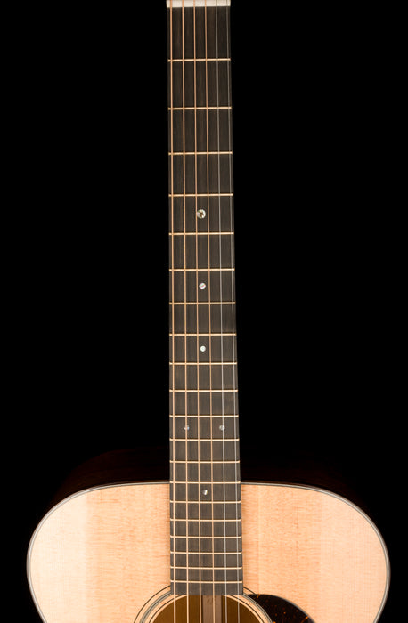 Martin 000-18 Modern Deluxe Acoustic Guitar With Case