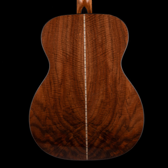 Martin Custom Shop 000-28 Bastogne Walnut With Case
