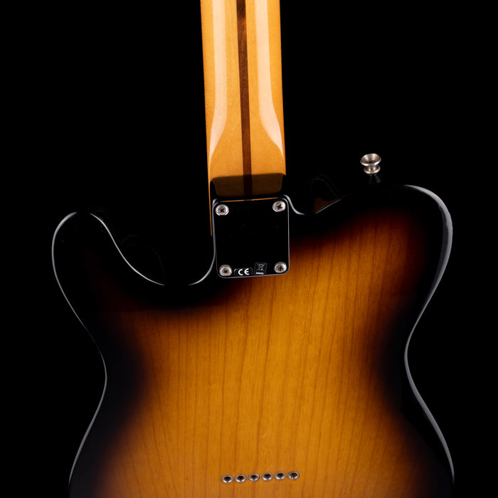 Pre-Owned 2010 Fender Classic Series 50's Esquire 2-Tone Sunburst With Case