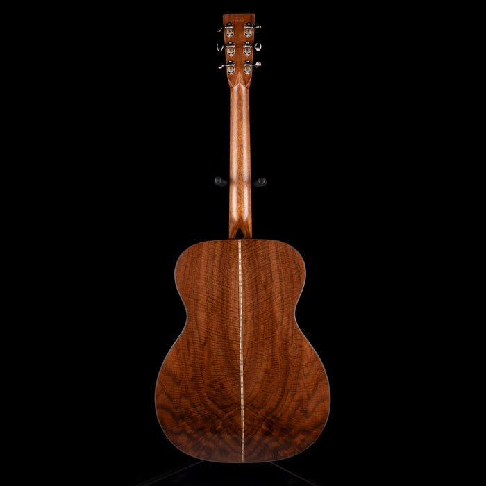 Martin Custom Shop 000-28 Bastogne Walnut With Case