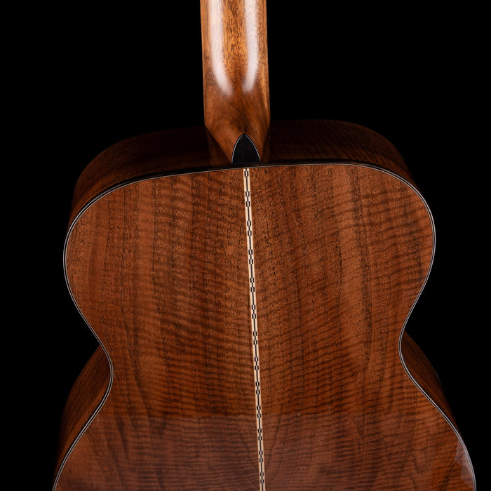 Martin Custom Shop 000-28 Bastogne Walnut With Case