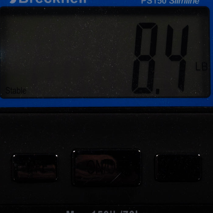 Digital scale displaying weight with 'Breaktech' branding