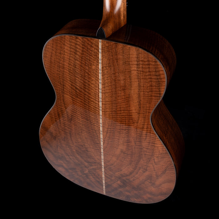 Martin Custom Shop 000-28 Bastogne Walnut With Case