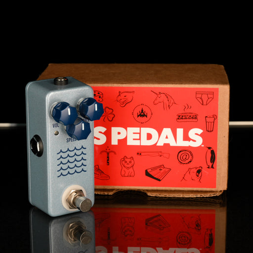 Used JHS Tidewater Tremolo Guitar Pedal with Box - 2