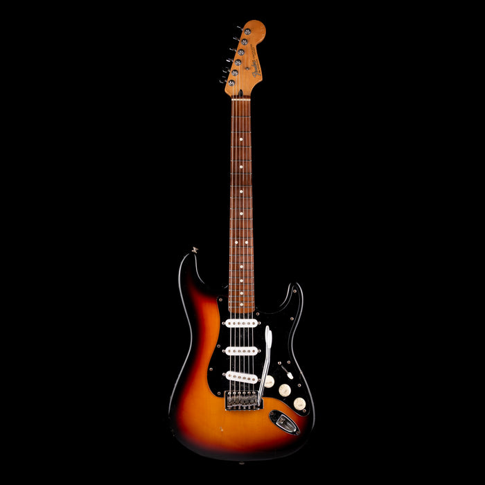 Used 2000 Fender Standard Stratocaster 3-Tone Sunburst with Gig BagUsed 2000 Fender Standard Stratocaster 3-Tone Sunburst with Gig Bag