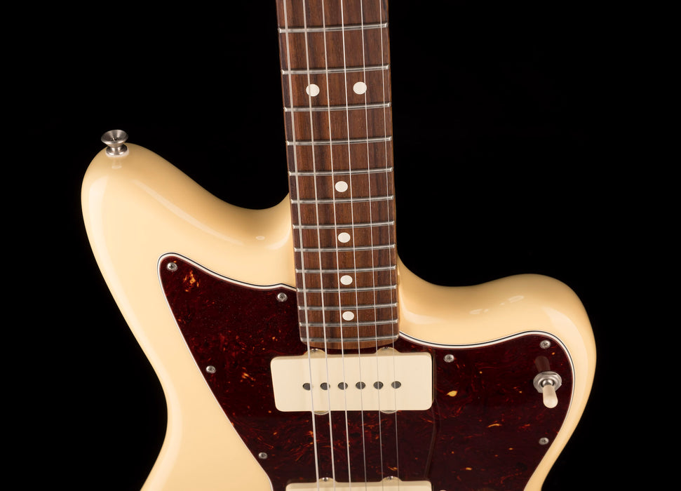 Used Fender American Performer Jazzmaster Vintage White With Gig Bag