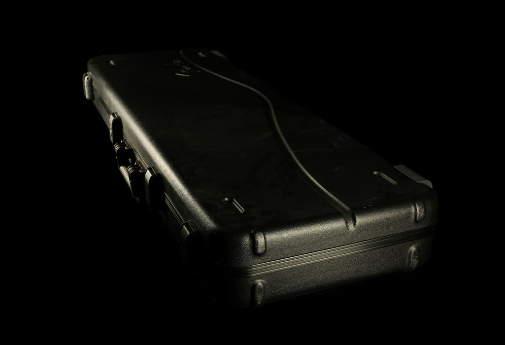 Used Fender Deluxe Molded Bass Case