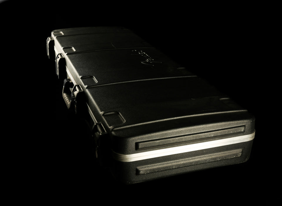 Used Fender SKB Deluxe Molded Bass Case