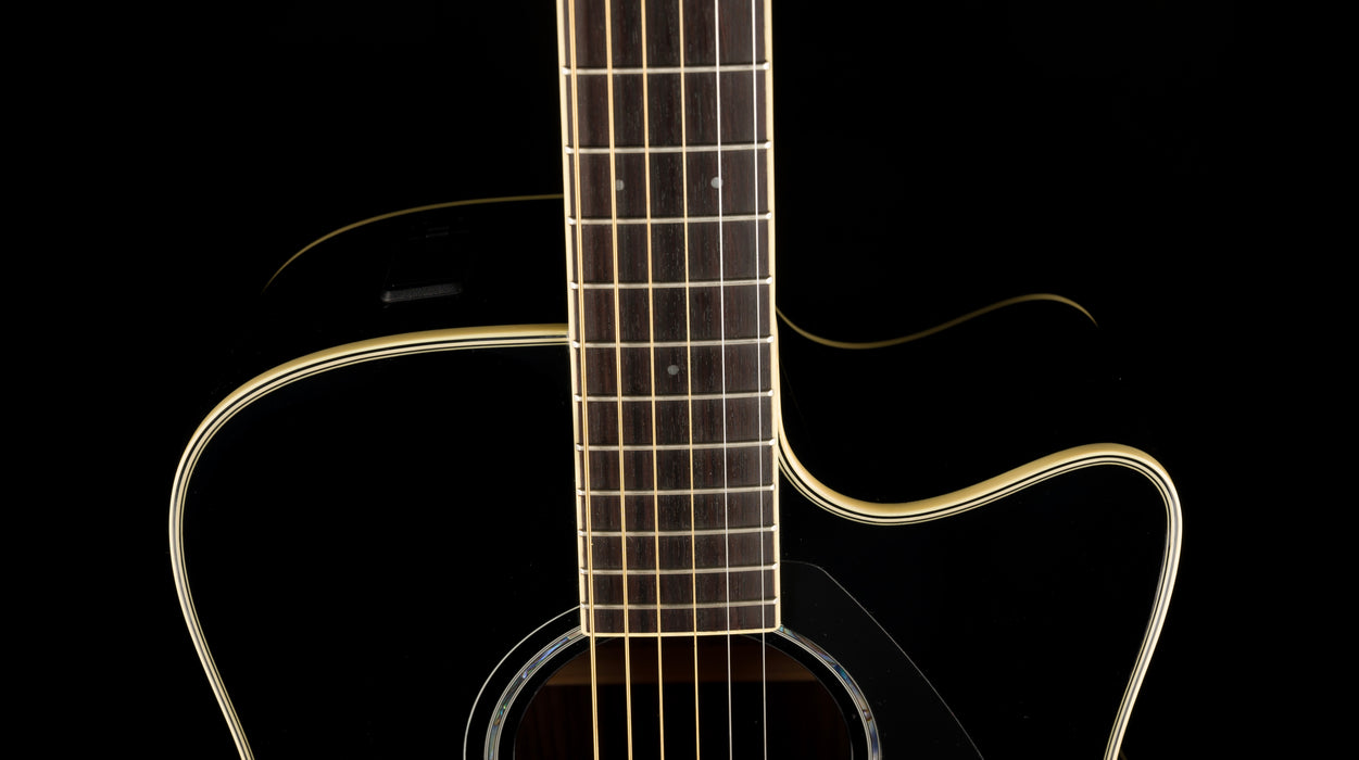 Pre Owned Yamaha FGX830C Dreadnought Cutaway Black With Case