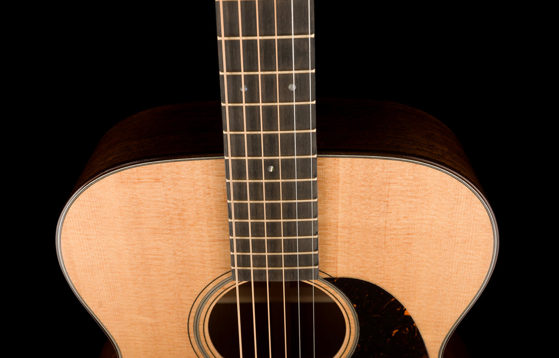 Martin 000-18 Modern Deluxe Acoustic Guitar With Case