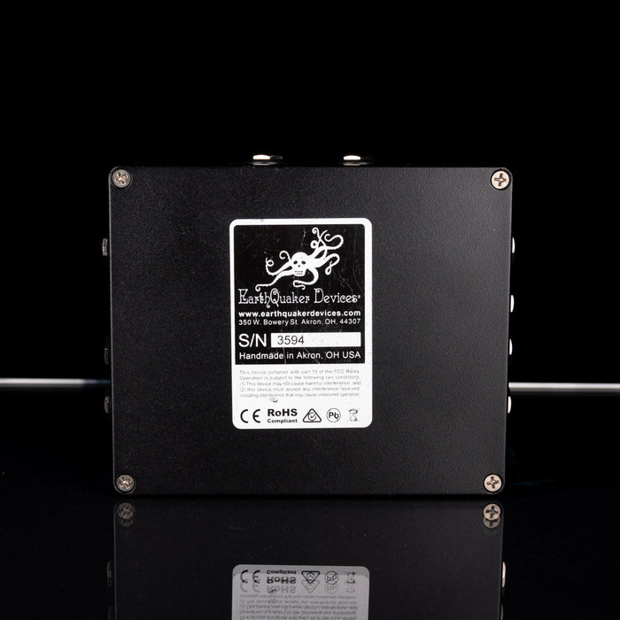 Black electronic device with a label on a reflective black surface