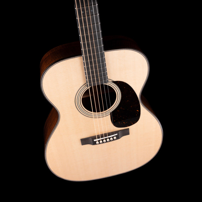 Martin Custom Shop 000-28 Bastogne Walnut With Case