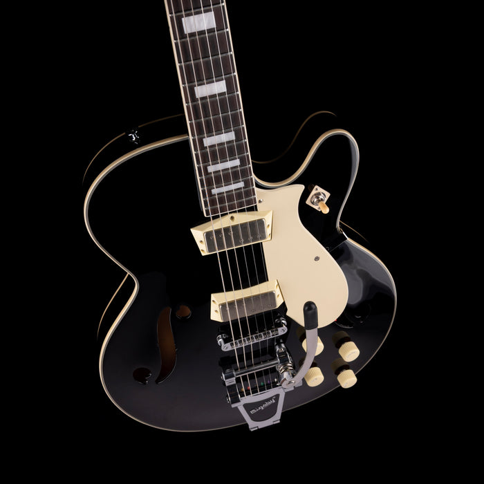 Pre-Owned Silvertone 1446V Black with Case
