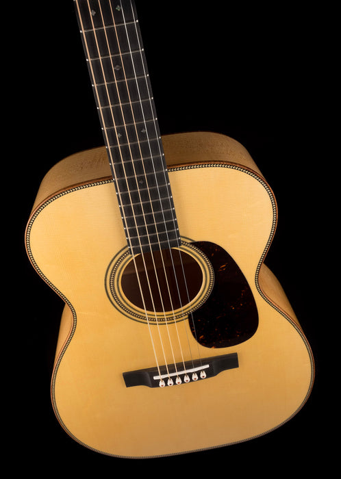 Martin Custom Shop 00-28 Deep Body Pacific Big Leaf Flamed Maple With Sitka Spruce With Case