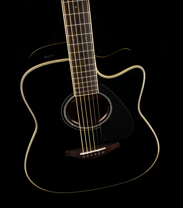 Pre Owned Yamaha FGX830C Dreadnought Cutaway Black With Case