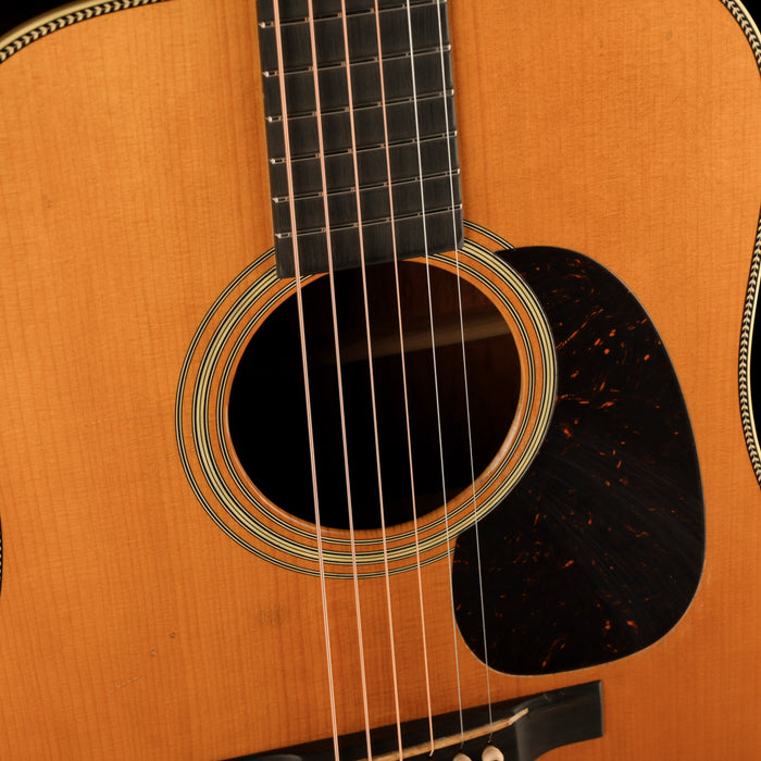 Martin D-28 Authentic 1937 Aged Natural with Case