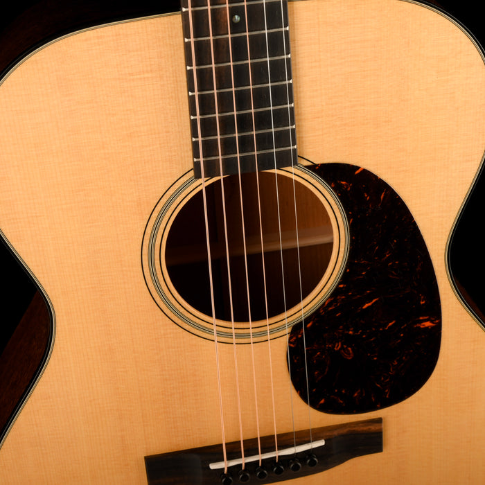 Martin 000-18 Standard (2025) Natural Acoustic Guitar with Case