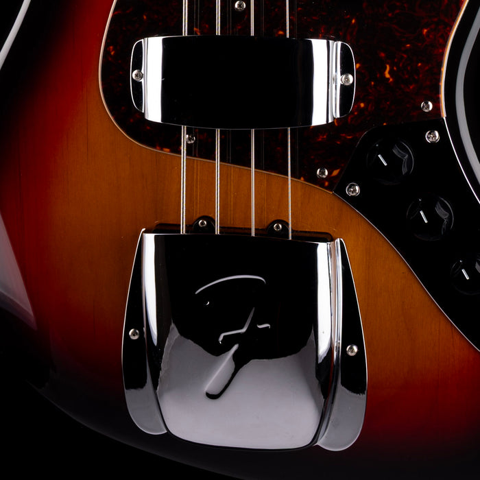 Pre Owned 2004 Fender Made in Japan 1962 Reissue Jazz Bass 3-Tone Sunburst With Case