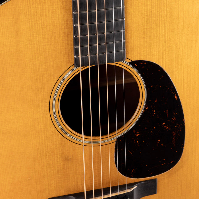 Martin D-18 Authentic 1937 Aged Natural with Case