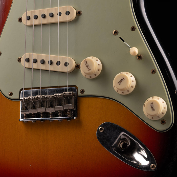 Fender Custom Shop 1961 Stratocaster Hardtail Journeyman Relic 3-Tone Sunburst