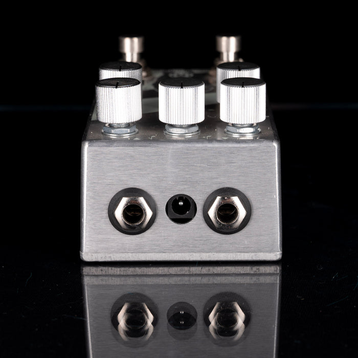 Used Walrus Audio Limited Edition Platinum Monument Harmonic Tap Tremolo V2 Pedal With Box