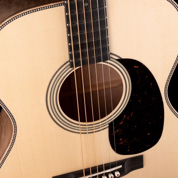 Martin Custom Shop 000-28 Birdseye Maple With Case