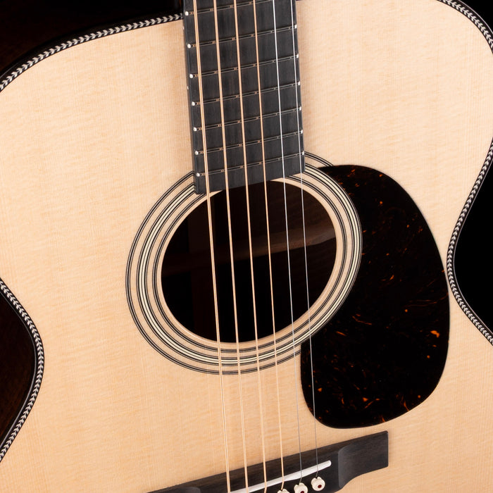 Martin Custom Shop 000-28 Bastogne Walnut With Case