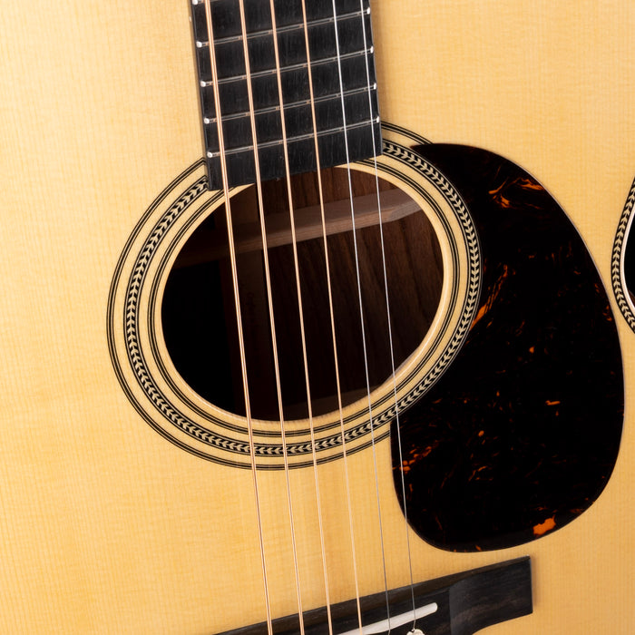 Martin Custom Shop 000-28 Slotted Headstock Guatemalan Rosewood With Italian Alpine Spruce With Case