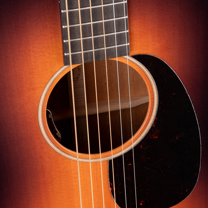 Martin 00L-16E 1935 Burst Acoustic Electric Guitar with Case