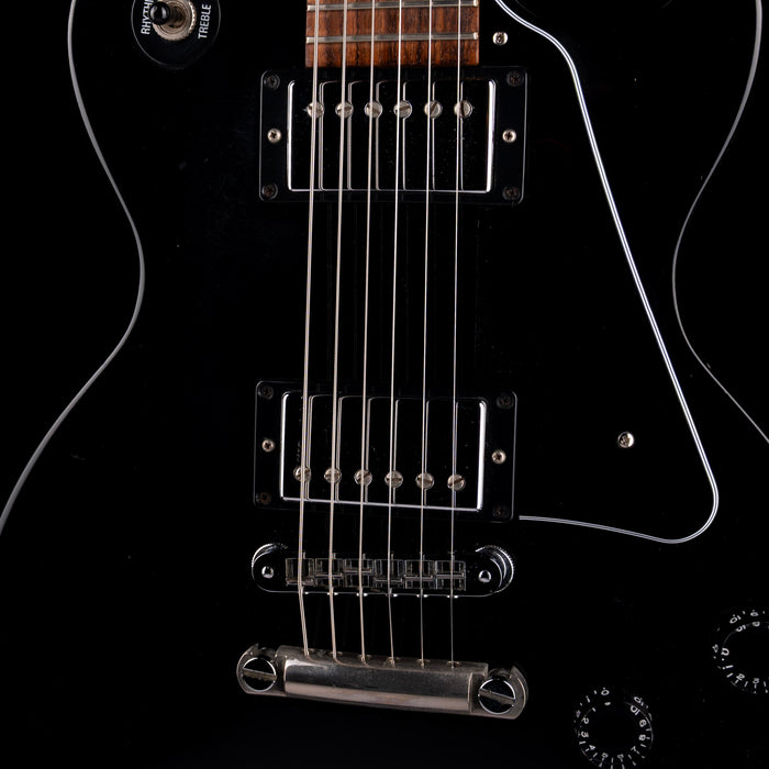 Pre-Owned 2005 Gibson Les Paul Studio in Gloss Ebony With OHSC