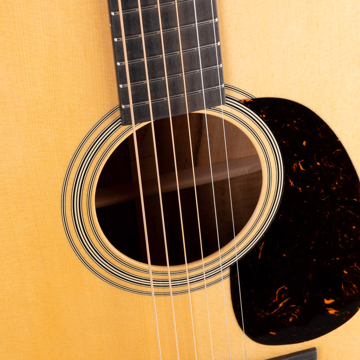 Martin Custom Shop 000-18 Exceptional Broad Figured Koa Natural With Case