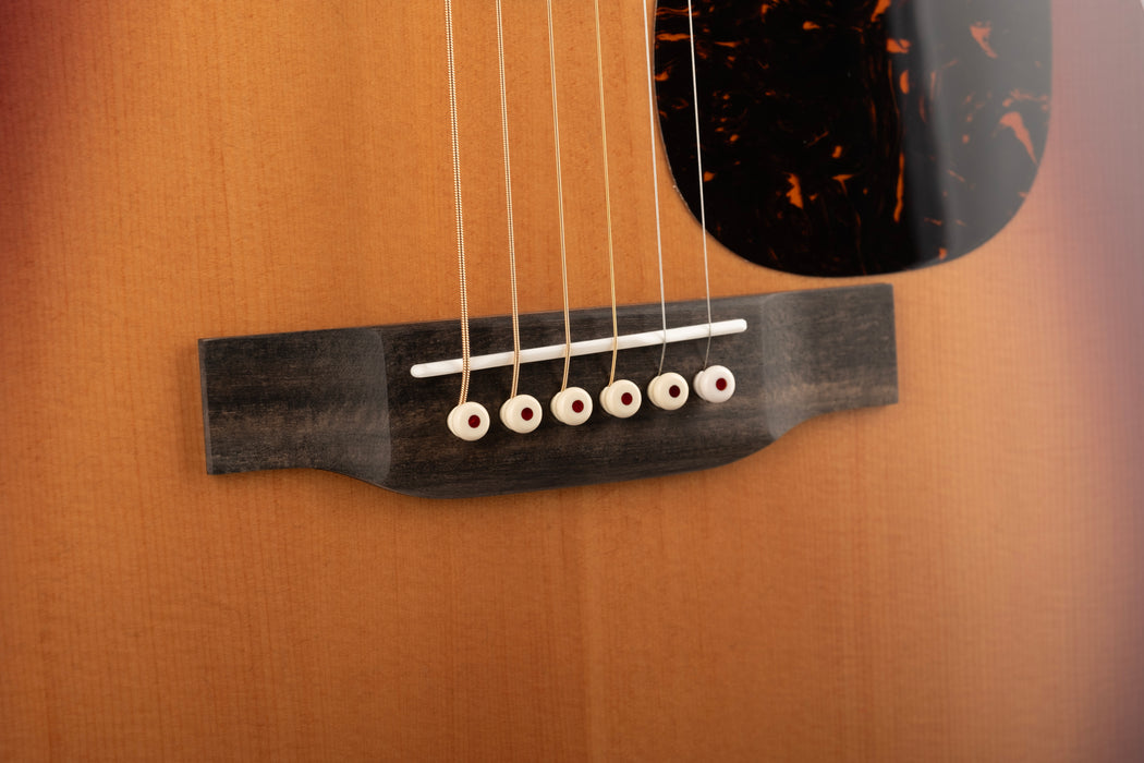 Martin D-28 Satin Amberburst with Case