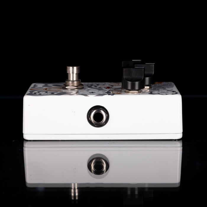 White electronic pedal with marble pattern on a black background