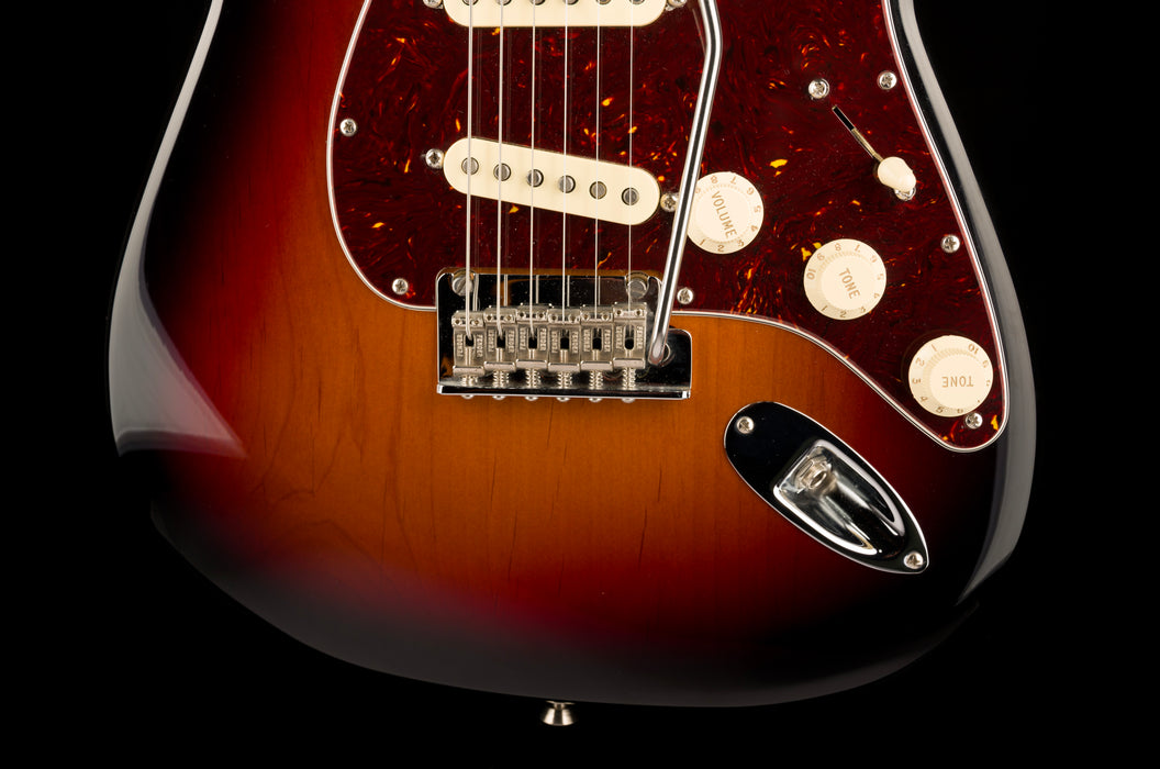 Used Fender American Professional II Stratocaster Rosewood Fingerboard 3-Color Sunburst