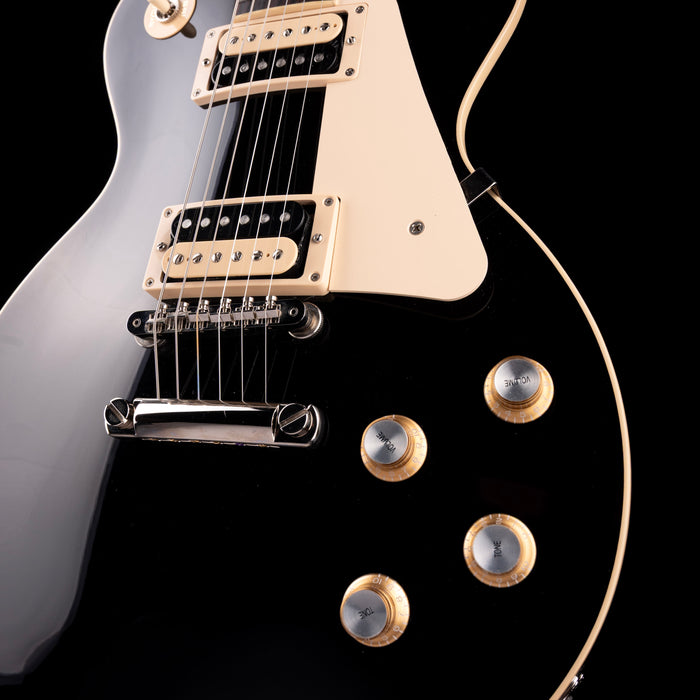 Pre-Owned 2022 Gibson Les Paul Classic - Ebony With OHSC