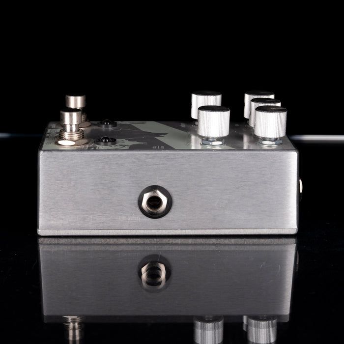 Used Walrus Audio Limited Edition Platinum Monument Harmonic Tap Tremolo V2 Pedal With Box