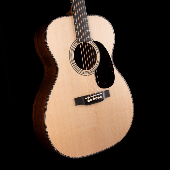 Martin Custom Shop 000-28 Bastogne Walnut With Case