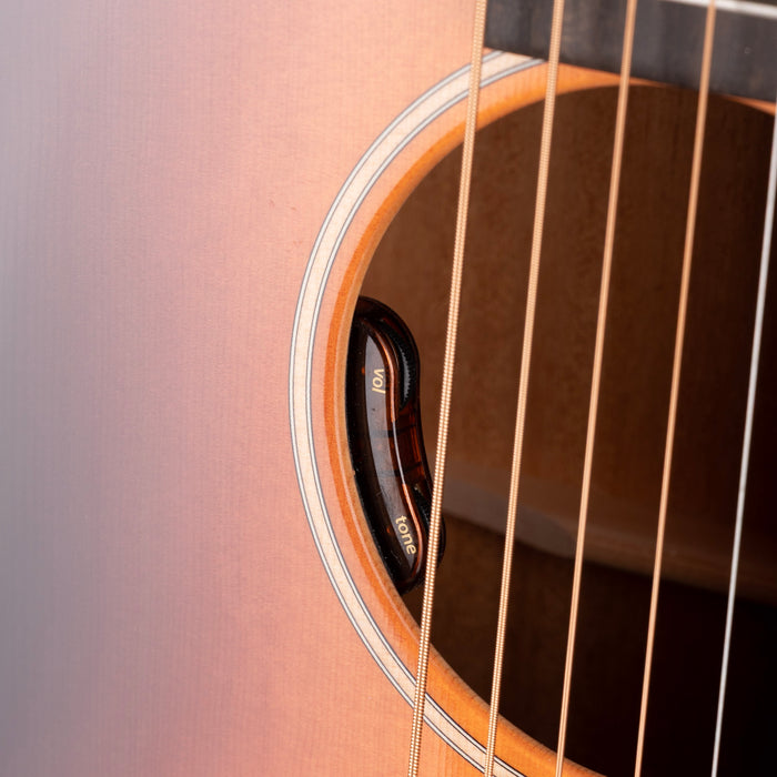 Martin 00L-16E 1935 Burst Acoustic Electric Guitar with Case