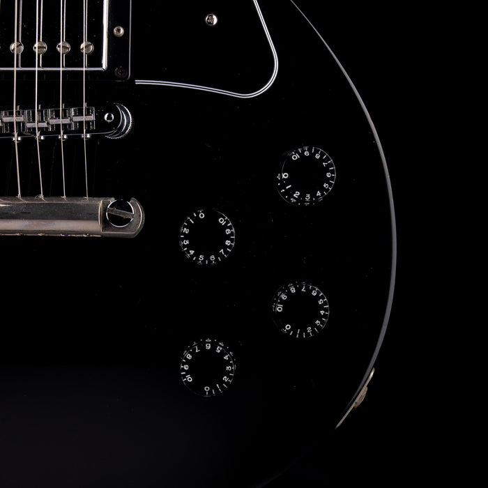 Pre-Owned 2005 Gibson Les Paul Studio in Gloss Ebony With OHSC