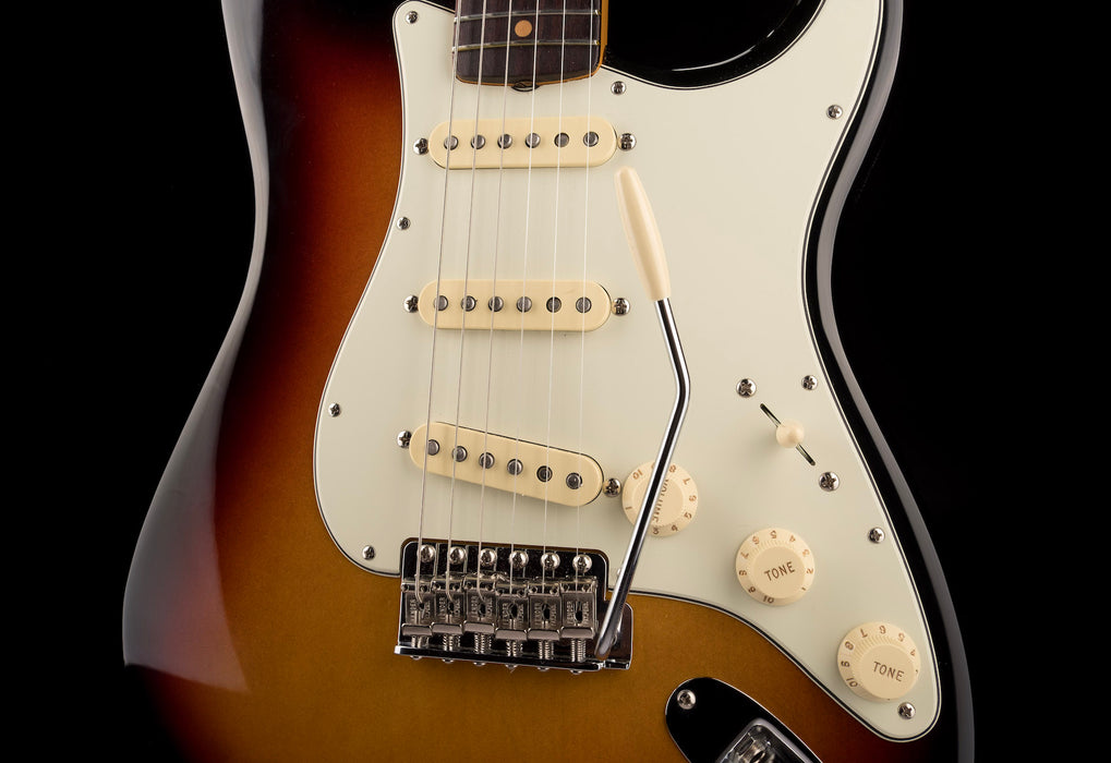 Used Fender American Vintage II 1961 Stratocaster 3-Tone Sunburst with OHSC