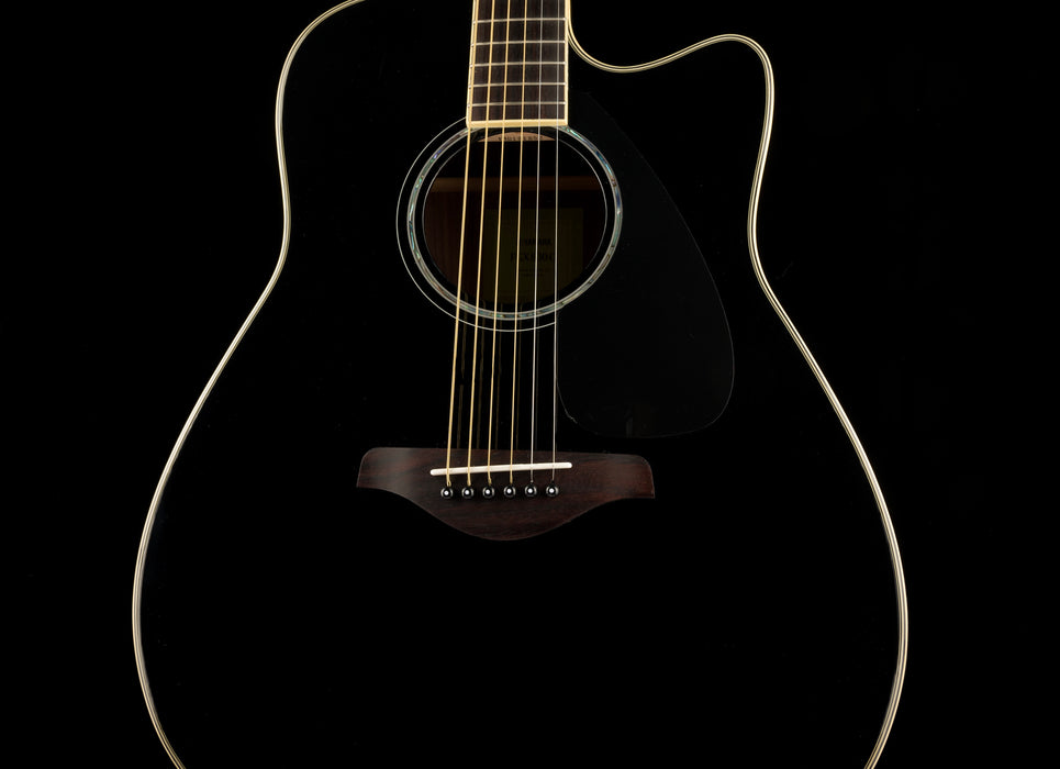 Pre Owned Yamaha FGX830C Dreadnought Cutaway Black With Case