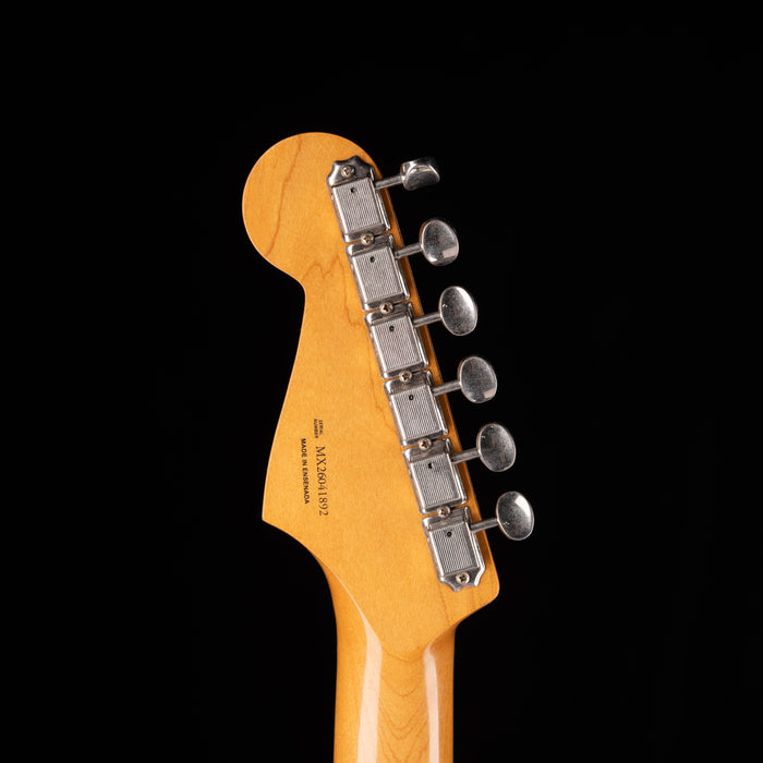 Fender Dealer Exclusive Vintera Road Worn '60s Stratocaster 3-Color Sunburst with Case