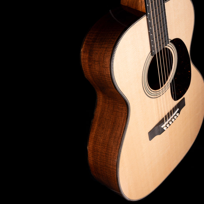 Martin Custom Shop 000-28 Bastogne Walnut With Case