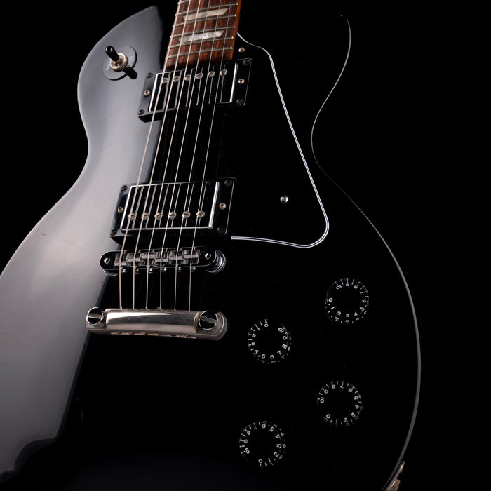 Pre-Owned 2005 Gibson Les Paul Studio in Gloss Ebony With OHSC