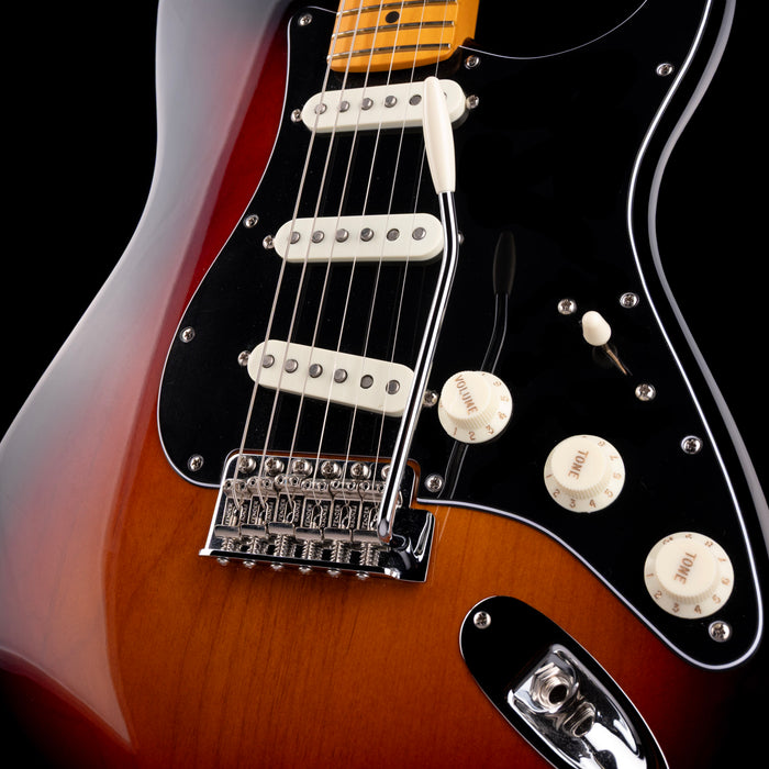 Used Fender American Professional Classic Stratocaster 3-Color Sunburst With Gig Bag