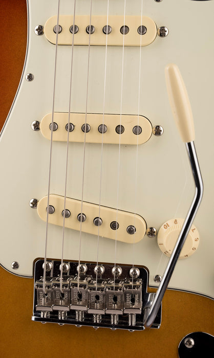 Used Fender American Vintage II 1961 Stratocaster 3-Tone Sunburst with OHSC